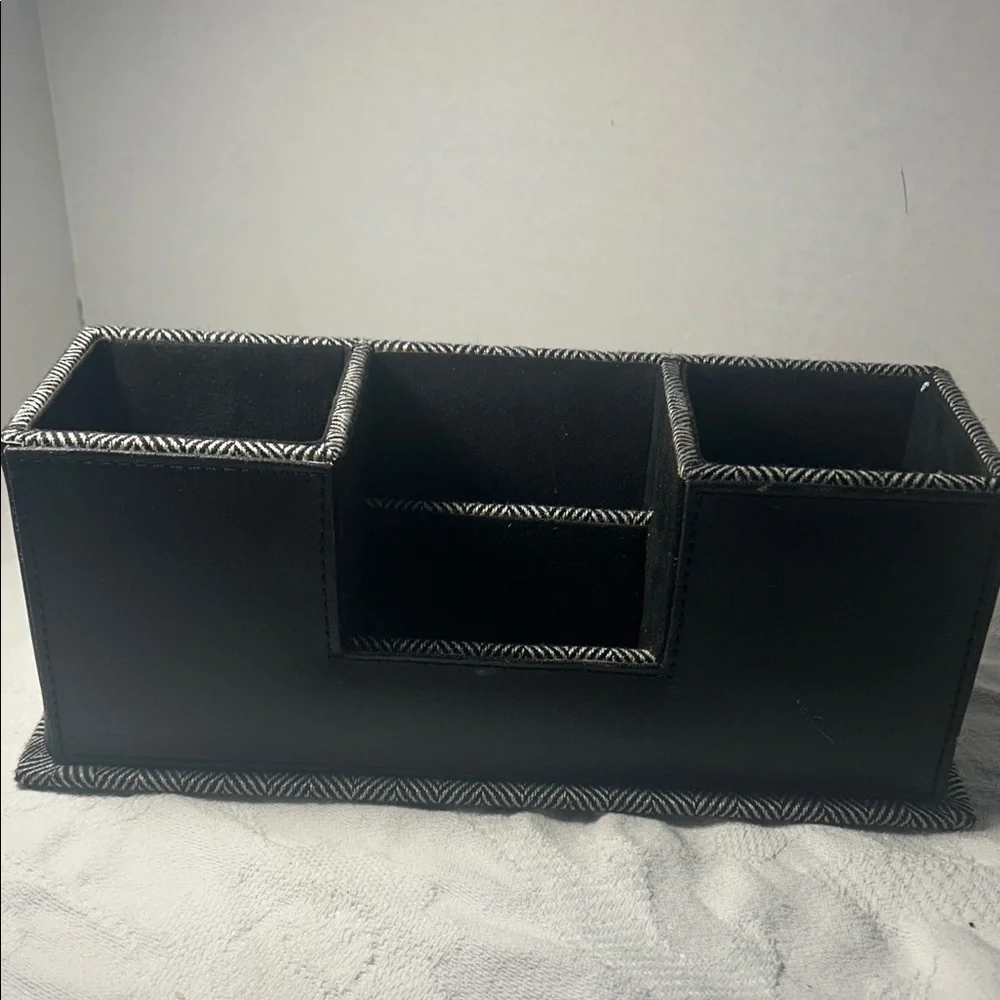 Heritage Black Case with White Trim 11 inch wide